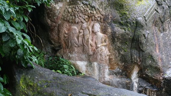 Edakkal Caves