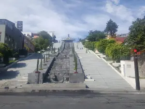 Escalinatas De Los Heroes