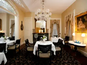 Monmouth Historic Inn & Gardens
