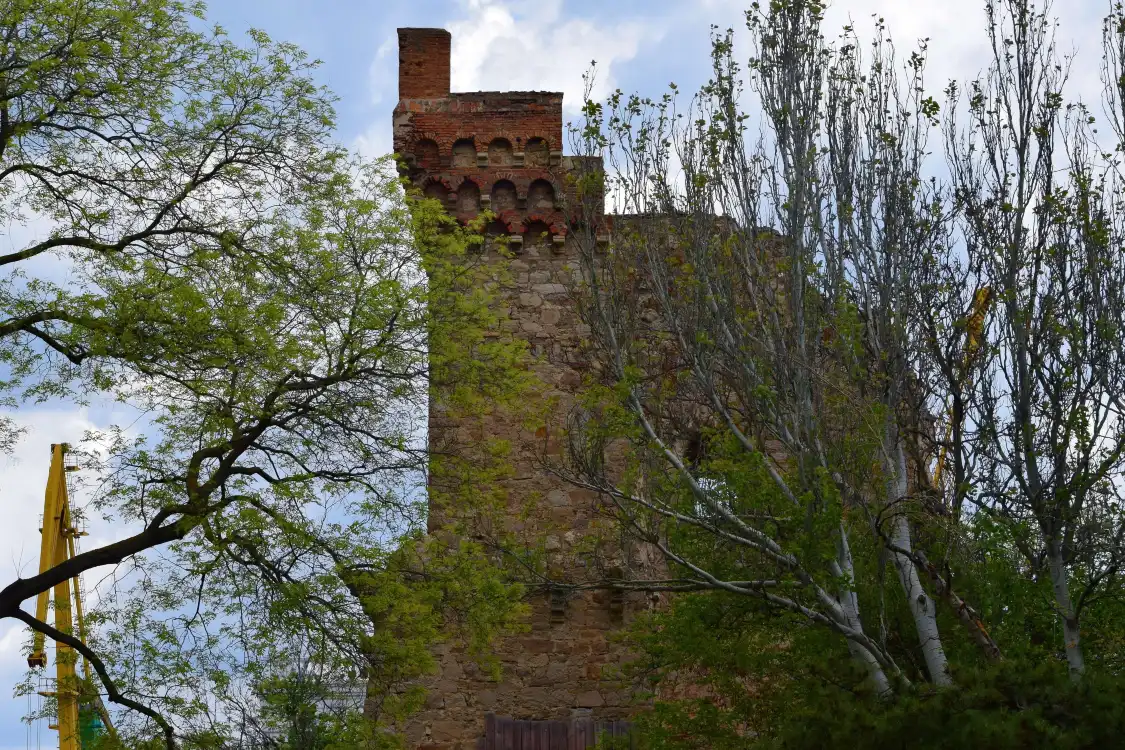 Hotels near St. Constantine's Tower