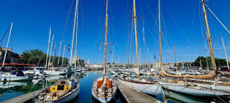 Hotels near Quai Duperre