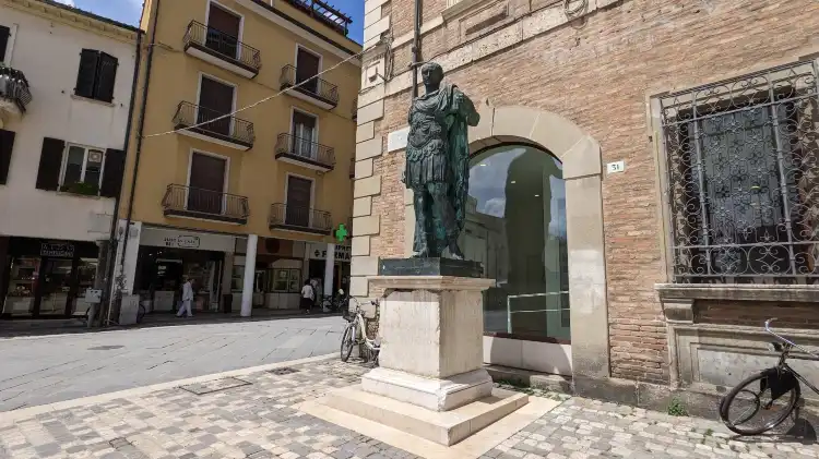 Hotel in zona Statua di Giulio Cesare