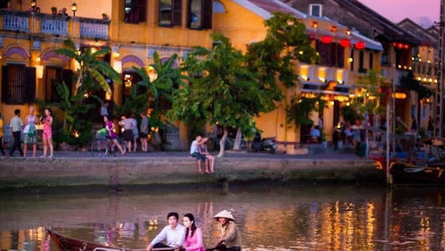Hoi An Lantern Boat Tour ( 호이안 랜턴 보트 투어 )