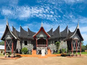 Istano Silinduang Bulan