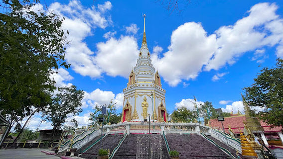 Wat That Mahachai Luang Pu Khamphan