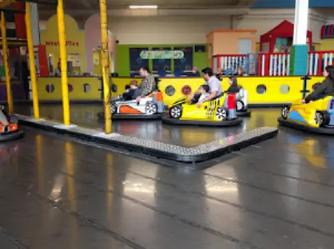 360 플레이 바즐던 - 파밀리 엔터테인먼트 센터 앤드 파티 베뉴