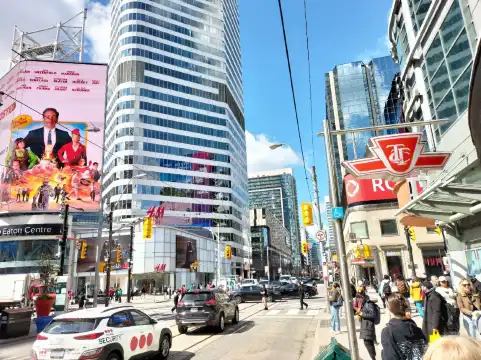 Hotels near يونغ-دونداس سكوير