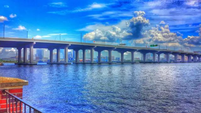 カマー・ミュージアム・オブ・アート & ガーデンズ周辺のホテル