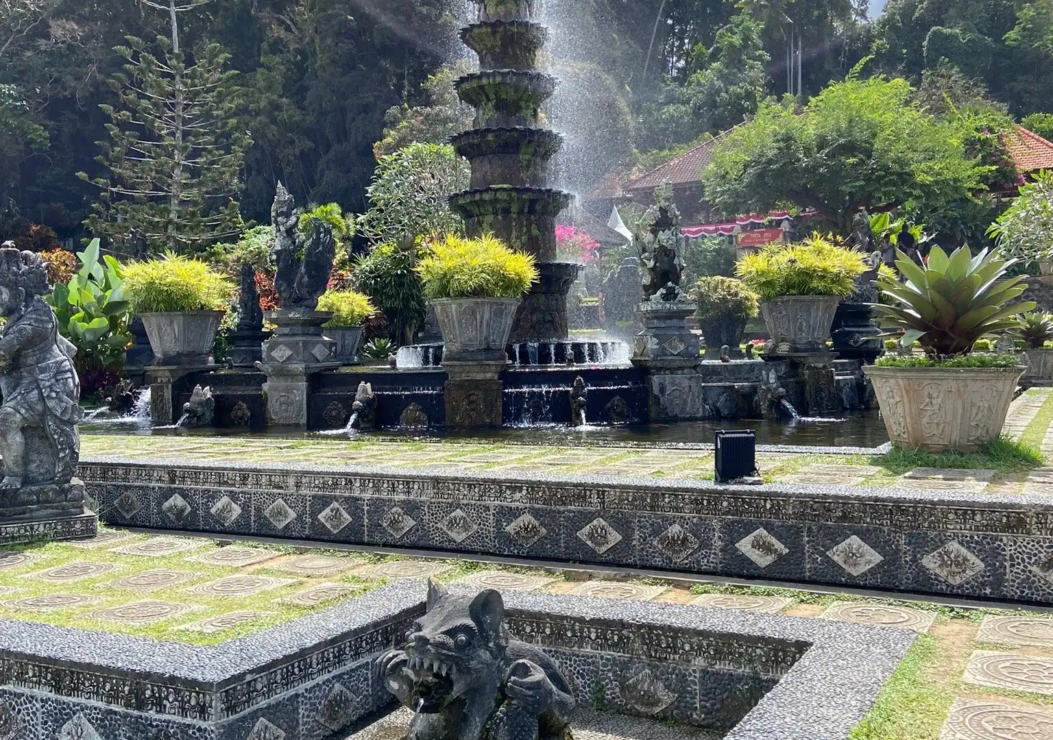 Hoteles cerca de Tirta Gangga