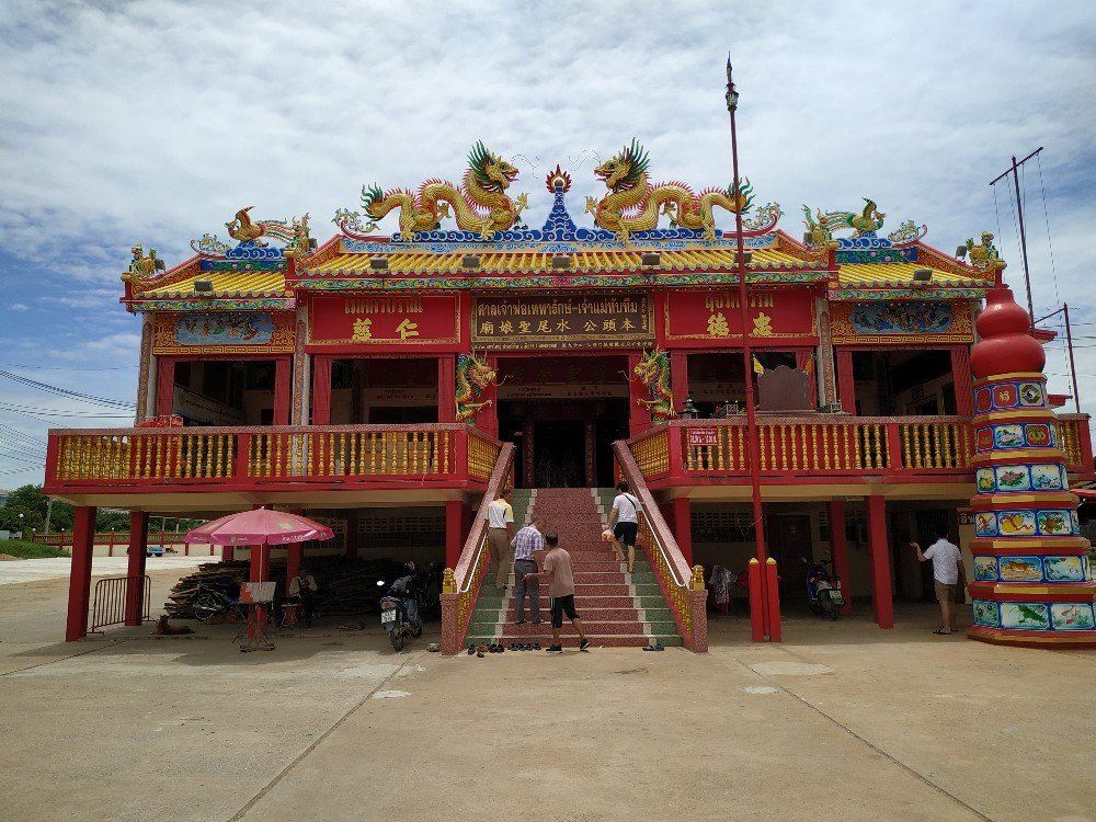 Chao Pho Thepharak-Chao Mae Thapthim Shrine