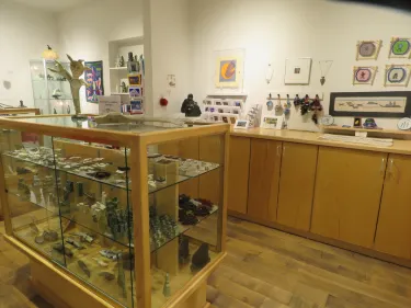 Nunatta Sunakkutaangit Museum ᓄᓇᑦᑕ ᓱᓇᒃᑯᑖᖏᑦ ᑕᑯᔭᒐᖃᕐᕕᒃ