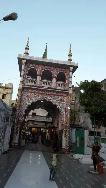 Hotels near Dargah Hazrat Khwaja Dana