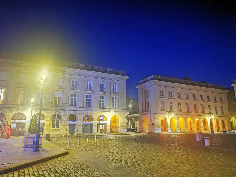 Hotels near Pl. Royale