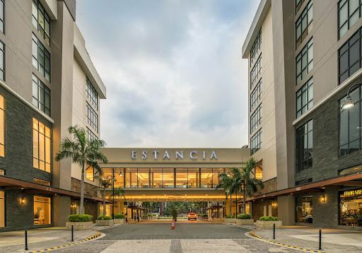 Compare 2 airports near Pasig