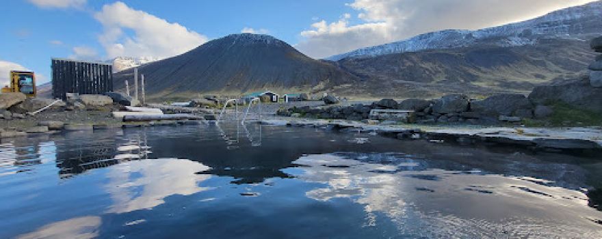 Grettislaug swimming pool