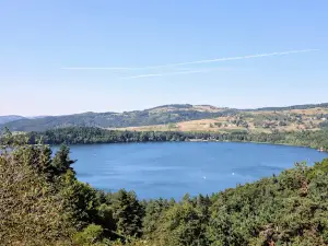 イサルレ湖