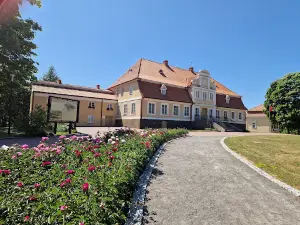 Kelmės krašto muziejus ir Kelmės dvaras