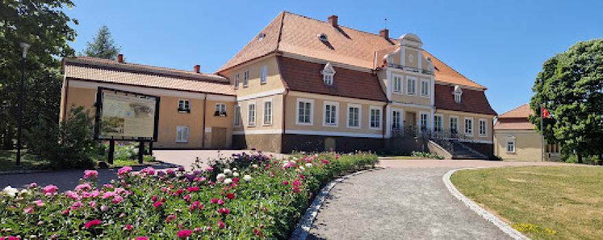 Kelmės krašto muziejus ir Kelmės dvaras
