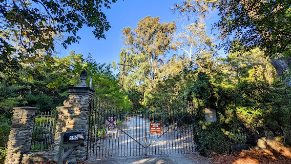 Meyers Cottage and Dry Creek Garden