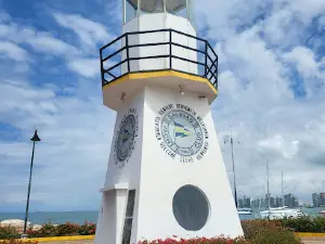 Faro Salinas Yacht Club