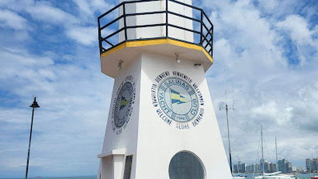 Faro Salinas Yacht Club