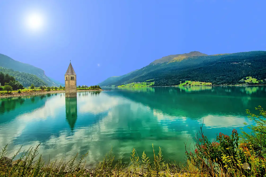 Hotels near Lago di Resia