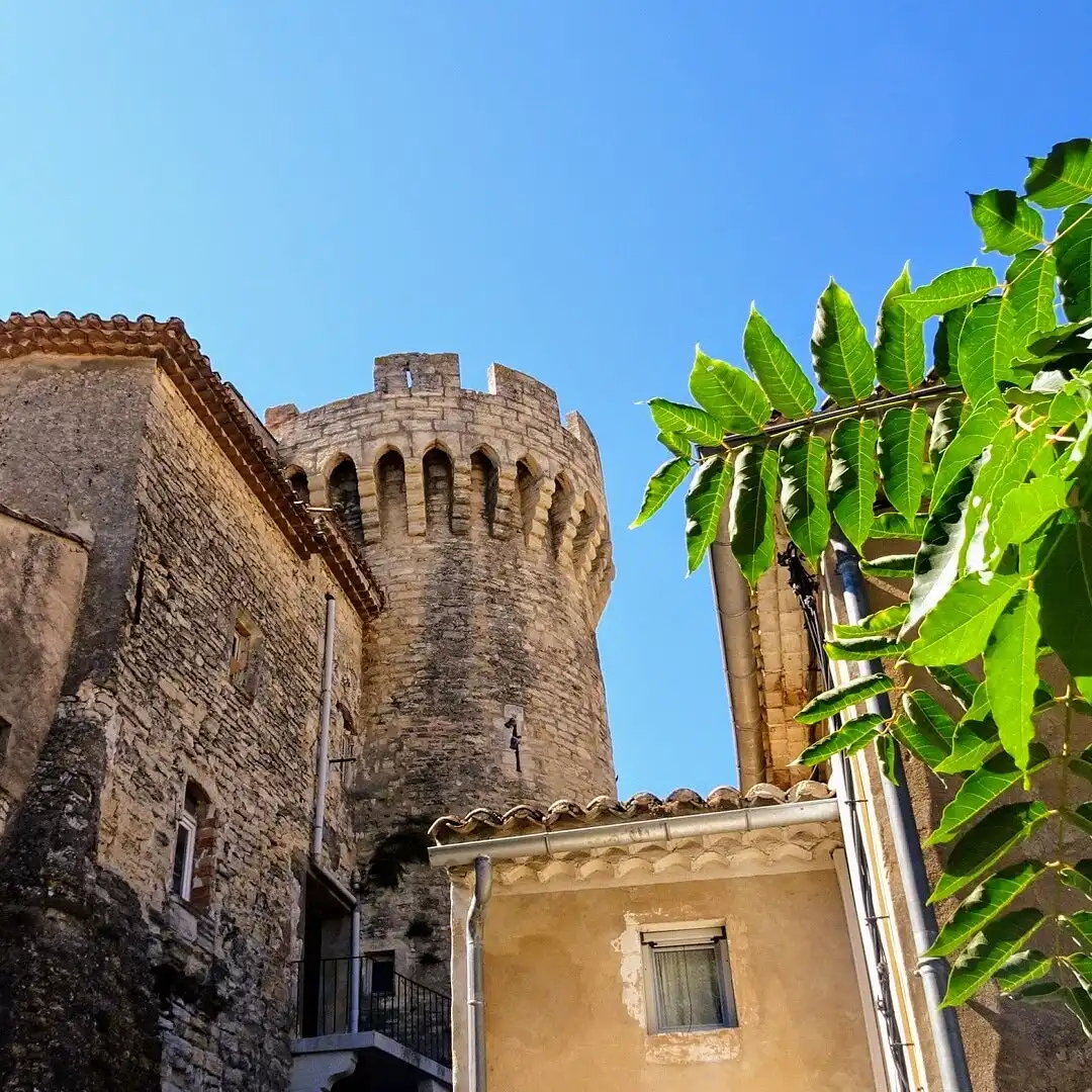 Hotels near Château de Gordes