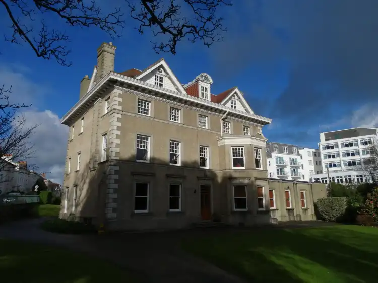 Hotels in Pen-y-Graig