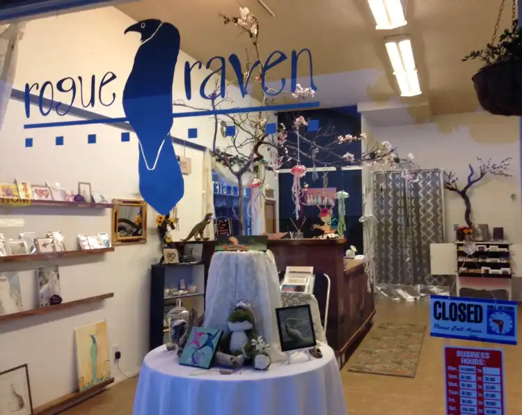 Hotels near Rogue Raven Gallery