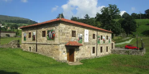 Museo de Las Amas de Cría Pasiegas