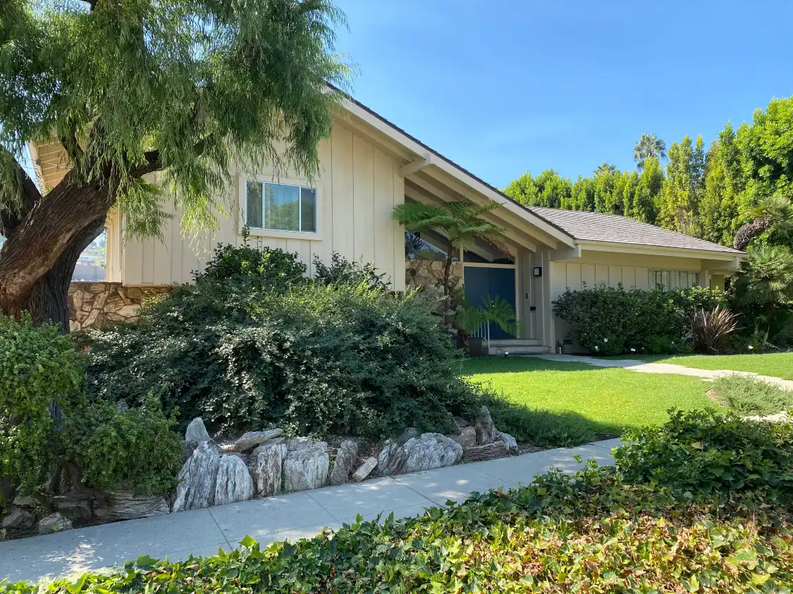 Hotels near 'The Brady Bunch' House