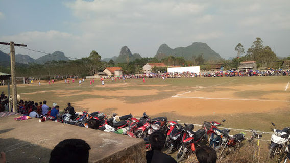 Sân Vận Động Xã Vạn Linh