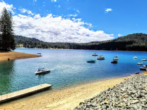 Scotts Flat Lake
