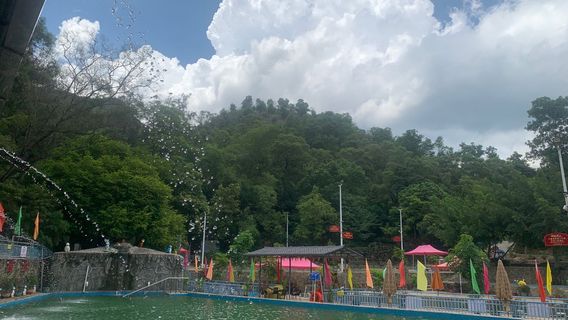 Longshan Hot Spring Resort