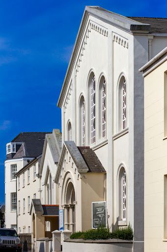 Compare 5 airports near Saint Peter Port