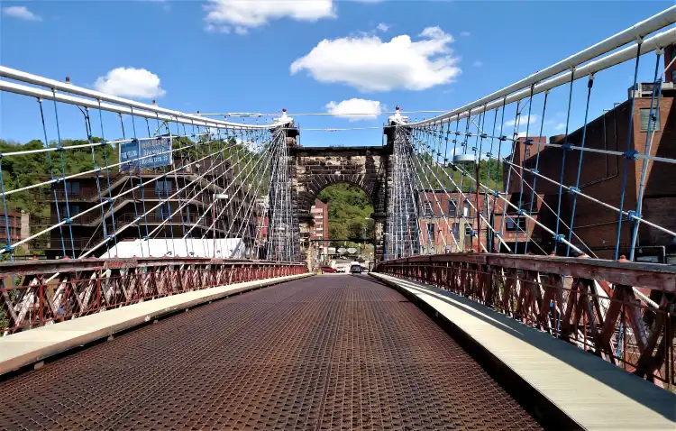 Hotel dekat Suspension Bridge