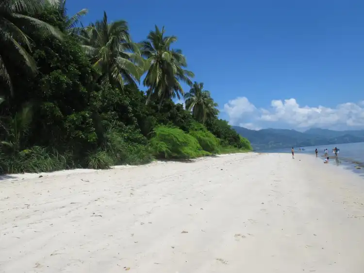 Hotels near Pujada Island