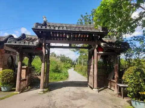 Hotel berhampiran Ao Dai Museum