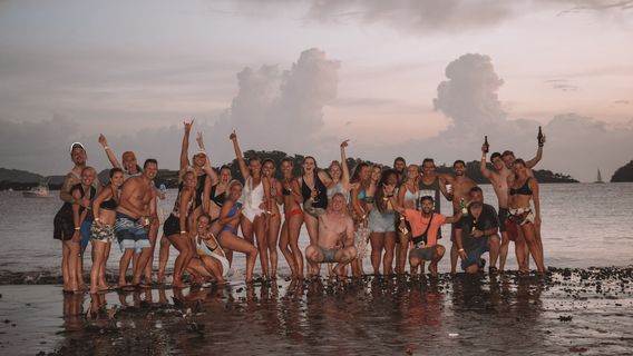 Tamarindo Party Bus - Beach & Pool Crawl