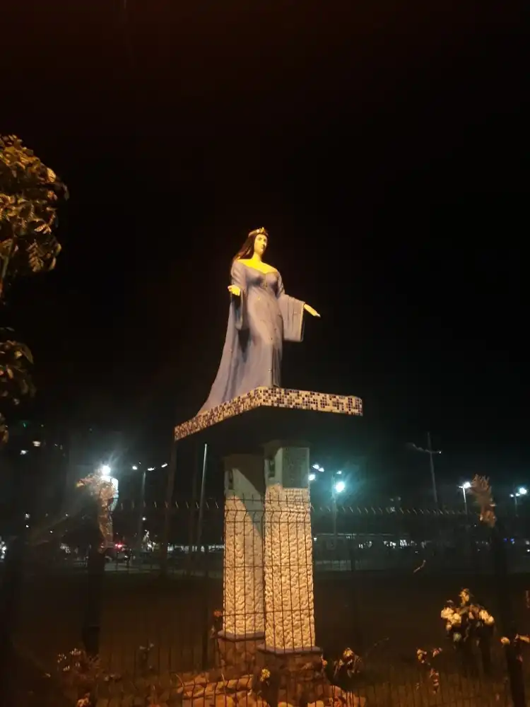 Hotels near Estatua de Iemanja