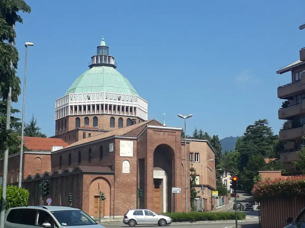 Hotel in zona Parrocchia Sant'Antonio di Padova alla Brunella di Varese