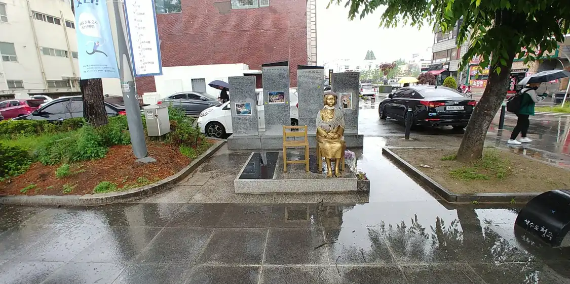 Hotels near Statue of Peace