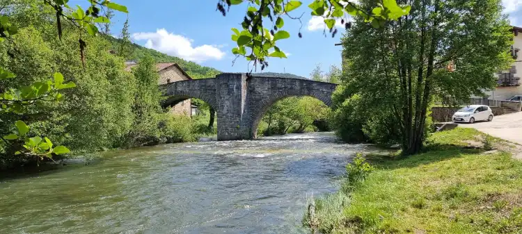 Hotels near Puente de la Magdalena