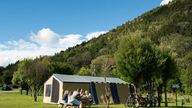 Blue Lake TOP 10 Holiday Park