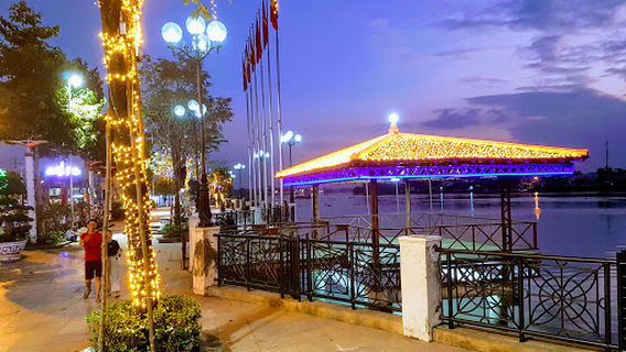 Waterfront Park Bach Dang