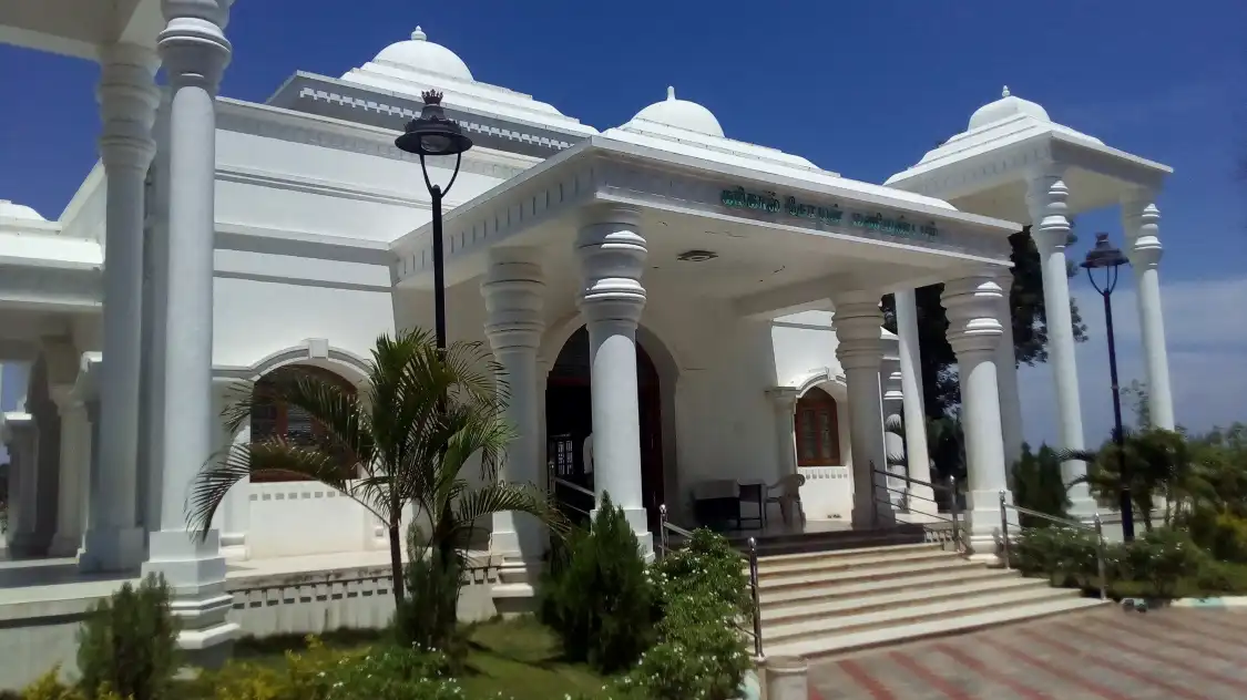 Hotels near Kallanai Dam