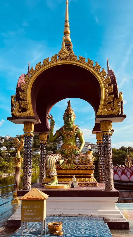3_Wat Plai Laem