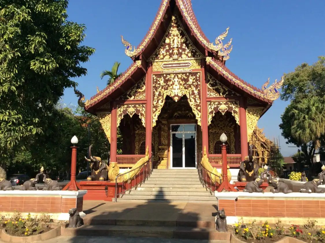 Hotels near Wat Chedi Ngam Temple