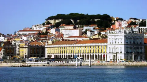 Amora travel destination