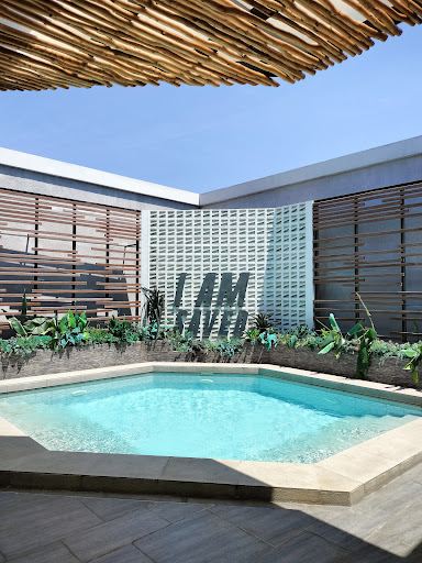 Compare 4 airports near Tenggilis Mejoyo